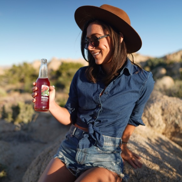 Meet your Posher, Monica - Picture 1 of 1